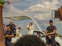 Paus Francis in zijn popemobile in Polen in Juli 2016 tijdens GMG stock foto Paus Francis in zijn popemobile in Polen in Juli 2016 tijdens GMG stock foto