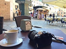 Pause-café et appareil-photo photographie stock Pause-café et appareil-photo photographie stock