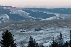 Paysage d'hiver de coucher du soleil L'Ukraine 2018 image stock Paysage d'hiver de coucher du soleil L'Ukraine 2018 image stock