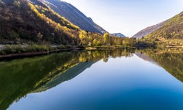 Paysage de lac Ghirla pendant le matin, vue aérienne, Italie Images libres de droits Paysage de lac Ghirla pendant le matin, vue aérienne, Italie Images libres de droits