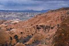 Paysage dramatique de vallée rouge dans Cappadocia, Turquie image stock Paysage dramatique de vallée rouge dans Cappadocia, Turquie image stock