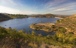 Paysage scénique San Diego County North de Poway de lac image stock Paysage scénique San Diego County North de Poway de lac image stock