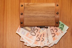 Pecho del dinero Fotografía de archivo libre de regalías Pecho del dinero Fotografía de archivo libre de regalías