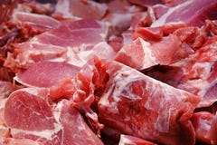 Pedazos de carne de cerdo, cierre para arriba, en mercado fresco en venta fotos de archivo Pedazos de carne de cerdo, cierre para arriba, en mercado fresco en venta fotos de archivo