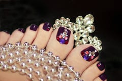 Pedicure roxo elegante do feriado. Imagens de Stock Royalty Free Pedicure roxo elegante do feriado. Imagens de Stock Royalty Free