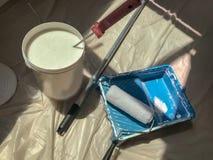 Peinture blanche de couleur d'outils de peinture de mur photo stock Peinture blanche de couleur d'outils de peinture de mur photo stock