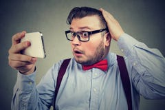 Pelo perdidoso asustado del hombre de la tensión fotos de archivo libres de regalías Pelo perdidoso asustado del hombre de la tensión fotos de archivo libres de regalías