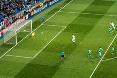 Pena de Cristiano Ronaldo - Real Madrid contra ludogorets 4-0 imagem de stock Pena de Cristiano Ronaldo - Real Madrid contra ludogorets 4-0 imagem de stock