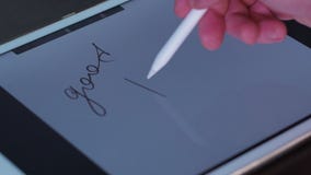 Penna Scrive Testo Sul Tablet PC. Buona Fortuna Stock Footage - Video di  mano, calligrafia: 208250870