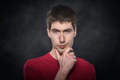 Pensamento do homem novo imagem de stock Pensamento do homem novo imagem de stock