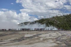 People Viewing Grand Prismatic Geyser royalty free stock images People Viewing Grand Prismatic Geyser royalty free stock images
