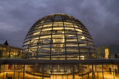 People visit the Reichstag glass dome at the German bundestag parliament Royalty Free Stock Photos People visit the Reichstag glass dome at the German bundestag parliament Royalty Free Stock Photos