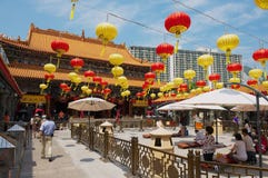 People visit Sik Sik Yuen Wong Tai Sin temple at Kowloon in Hong Kong, China. stock photography People visit Sik Sik Yuen Wong Tai Sin temple at Kowloon in Hong Kong, China. stock photography