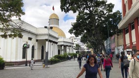 People walking along the Capitol, Venezuelan National Assembly, Federal Legislative Palace