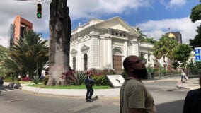 People walking along the Capitol, Venezuelan National Assembly, Federal Legislative Palace