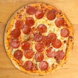 peperonipizza arkivfoton peperonipizza arkivfoton