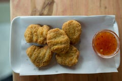 Pepite di pollo fritto fotografia stock libera da diritti Pepite di pollo fritto fotografia stock libera da diritti