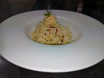 Pepperoncino olio aglio спагетти макаронных изделий стоковые фото Pepperoncino olio aglio спагетти макаронных изделий стоковые фото
