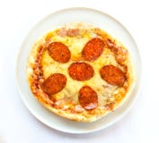 pepperoni κουζινών ανασκόπησης ιταλικό λευκό πιτσών στοκ φωτογραφίες με δικαίωμα ελεύθερης χρήσης pepperoni κουζινών ανασκόπησης ιταλικό λευκό πιτσών στοκ φωτογραφίες με δικαίωμα ελεύθερης χρήσης