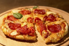 Pepperoni πίτσα στοκ φωτογραφίες Pepperoni πίτσα στοκ φωτογραφίες
