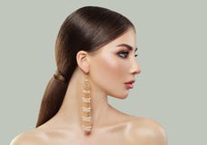 Perfect Woman With Straight Healthy Haircut Royalty Free Stock Photos Perfect Woman With Straight Healthy Haircut Royalty Free Stock Photos