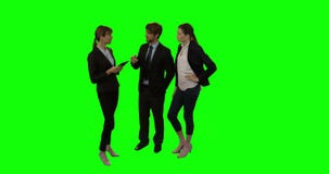 Persone di affari che discutono sopra la compressa digitale Persone di affari che discutono sopra la compressa digitale