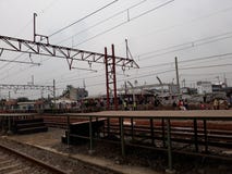 Personnes d'Unidentifed Vue de la construction de la gare ferroviaire images libres de droits Personnes d'Unidentifed Vue de la construction de la gare ferroviaire images libres de droits
