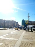 Perspectiva de la calle y de Moscú del jardín en la sol St Petersburg fotos de archivo Perspectiva de la calle y de Moscú del jardín en la sol St Petersburg fotos de archivo