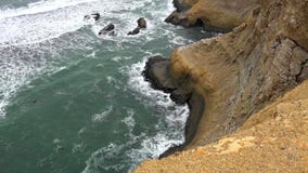 Peruviaanse Kustlijn, Rotsvormingen bij de kust, de Nationale Reserve van Paracas, Paracas, Ica Region, Peru royalty-vrije stock afbeeldingen Peruviaanse Kustlijn, Rotsvormingen bij de kust, de Nationale Reserve van Paracas, Paracas, Ica Region, Peru royalty-vrije stock afbeeldingen
