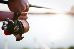 Pesca, hobby e concetto ricreativo - pescatori fotografia stock libera da diritti Pesca, hobby e concetto ricreativo - pescatori fotografia stock libera da diritti