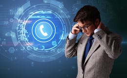 Pessoa que fala no telefone com chamada do conceito imagens de stock royalty free Pessoa que fala no telefone com chamada do conceito imagens de stock royalty free