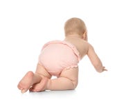 Petit b?b? mignon rampant sur le blanc photographie stock libre de droits Petit b?b? mignon rampant sur le blanc photographie stock libre de droits