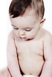 Petit bébé sur le plan rapproché pris blanc photo stock Petit bébé sur le plan rapproché pris blanc photo stock