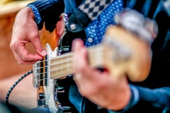 Petit groupe de joueur de guitare images libres de droits Petit groupe de joueur de guitare images libres de droits