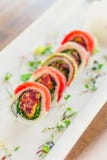 Petit pain de sushi japonais d'uramaki image stock Petit pain de sushi japonais d'uramaki image stock