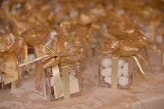 Petites faveurs d'or pour la sucrerie photo stock Petites faveurs d'or pour la sucrerie photo stock