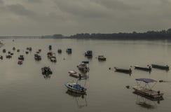 Petits bateaux de pêche, pont de Pupin images stock Petits bateaux de pêche, pont de Pupin images stock
