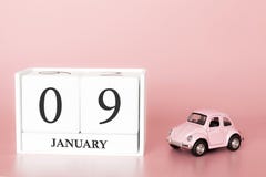 Petrozavodsk, Rusia - 6 de abril de 2019: Cubo de madera del primer el 9 de enero D?a 9 del mes de enero, calendario en un fondo foto de archivo libre de regalías Petrozavodsk, Rusia - 6 de abril de 2019: Cubo de madera del primer el 9 de enero D?a 9 del mes de enero, calendario en un fondo foto de archivo libre de regalías