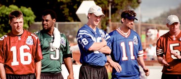 Peyton Manning przy 2001 NFL QB wyzwaniem zdjęcie royalty free Peyton Manning przy 2001 NFL QB wyzwaniem zdjęcie royalty free