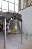 Philadelphia, 4 Augustus: Liberty Bell van Onafhankelijkheidscentrum van Philadelphia in Pennsylvania stock fotografie Philadelphia, 4 Augustus: Liberty Bell van Onafhankelijkheidscentrum van Philadelphia in Pennsylvania stock fotografie