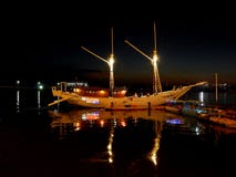 Phinisi-Boot am Hafen lizenzfreie stockfotografie Phinisi-Boot am Hafen lizenzfreie stockfotografie