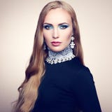 Photo de belle femme avec les cheveux magnifiques. Maquillage parfait Images libres de droits Photo de belle femme avec les cheveux magnifiques. Maquillage parfait Images libres de droits