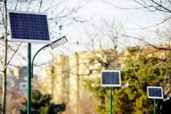 Photovoltaic openbare verlichting in een park royalty-vrije stock afbeeldingen Photovoltaic openbare verlichting in een park royalty-vrije stock afbeeldingen