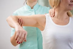 Physical therapist diagnosing patient stock photography Physical therapist diagnosing patient stock photography