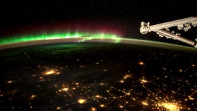 Pianeta Terra e Aurora Borealis veduti dalla Stazione Spaziale Internazionale ISS Elementi di questo video ammobiliato dalla NASA stock footage Pianeta Terra e Aurora Borealis veduti dalla Stazione Spaziale Internazionale ISS Elementi di questo video ammobiliato dalla NASA stock footage