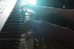 Pianisty muzyka instrumentu muzycznego fortepianowy bawić się fotografia stock Pianisty muzyka instrumentu muzycznego fortepianowy bawić się fotografia stock