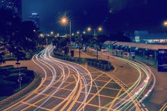2019 piattaforme centrali a tarda notte del bus immagini stock 2019 piattaforme centrali a tarda notte del bus immagini stock