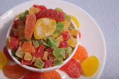 Piatti con i dolci Marmellata d'arance e frutta candita fotografia stock libera da diritti Piatti con i dolci Marmellata d'arance e frutta candita fotografia stock libera da diritti