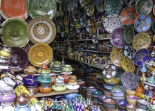 Piatti decorati e ricordi tradizionali del Marocco fotografia stock libera da diritti Piatti decorati e ricordi tradizionali del Marocco fotografia stock libera da diritti