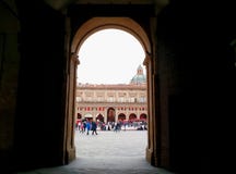 Piazza entrant Maggiore, Bologna, Italie photographie stock libre de droits Piazza entrant Maggiore, Bologna, Italie photographie stock libre de droits